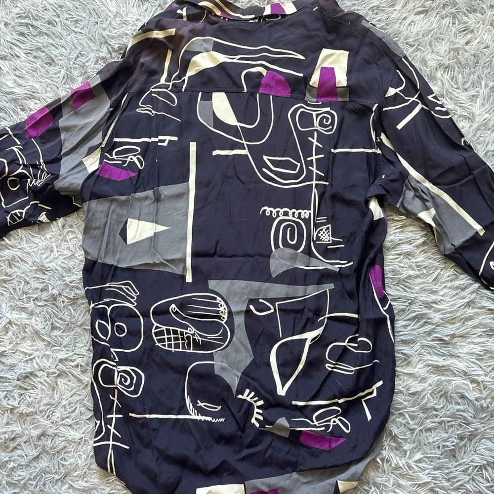 Abstract Patterned Button-Up Shirt - Picture 4 of 4